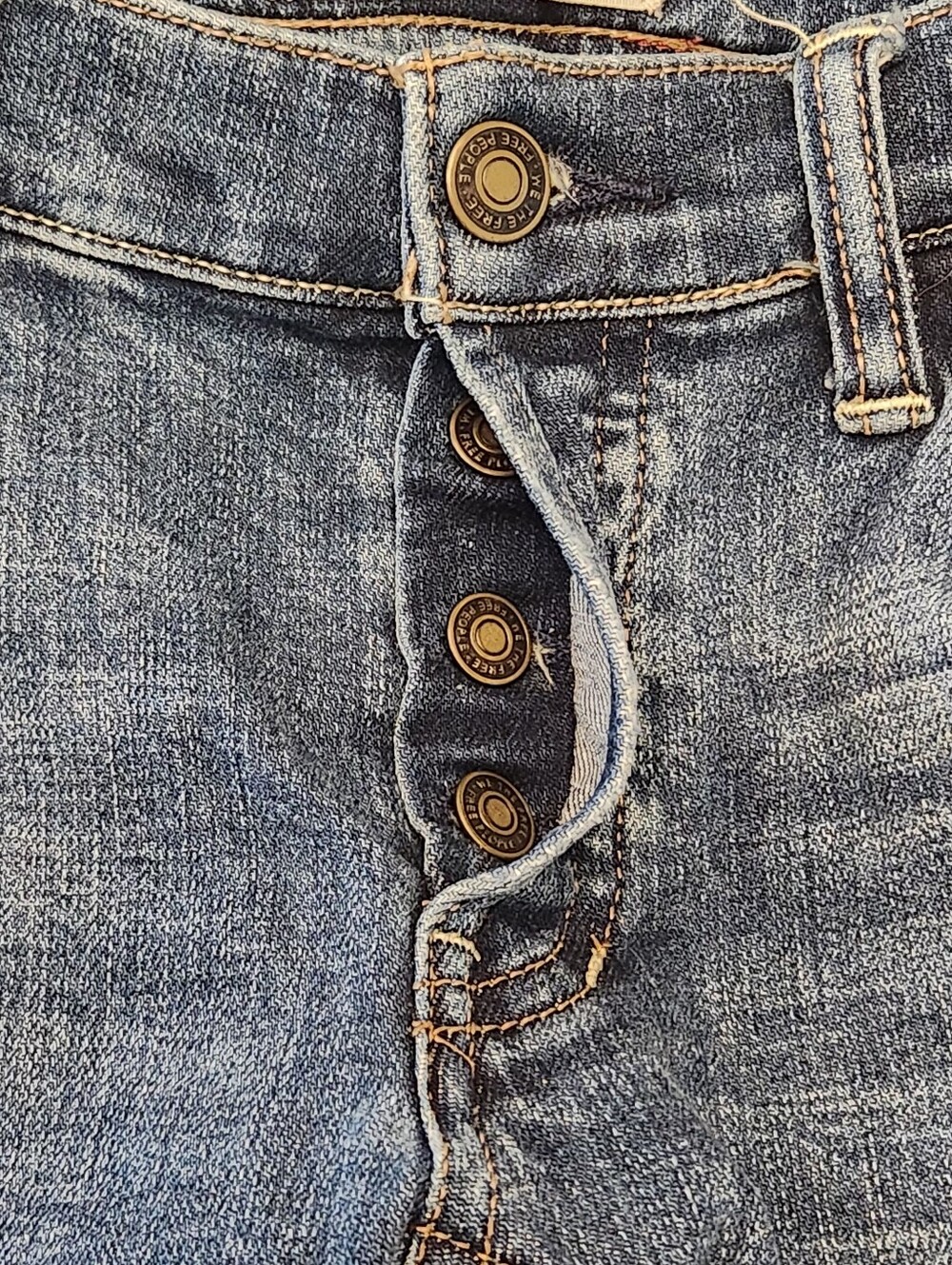We The Free Women's Ankle Crop Jeans - Medium Blue Wash SZ: 26 - Picture 3 of 13